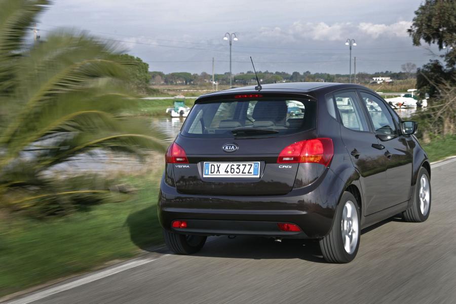  Kia Venga 2010 года  (фото 28 из 199)